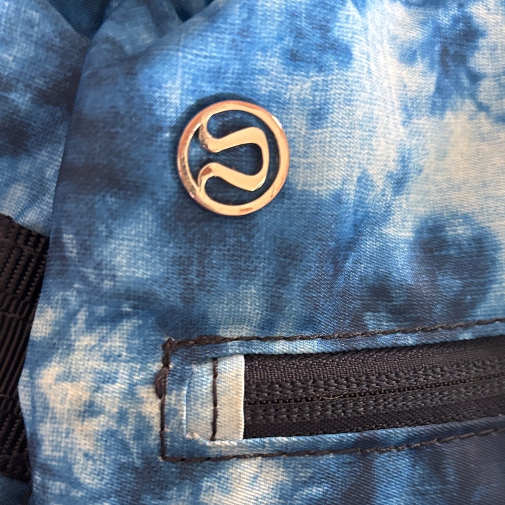 Lululemon Athletica Blue Tie-Dye yoga mat Sling Bag with many utility pockets - Picture 2 of 8
